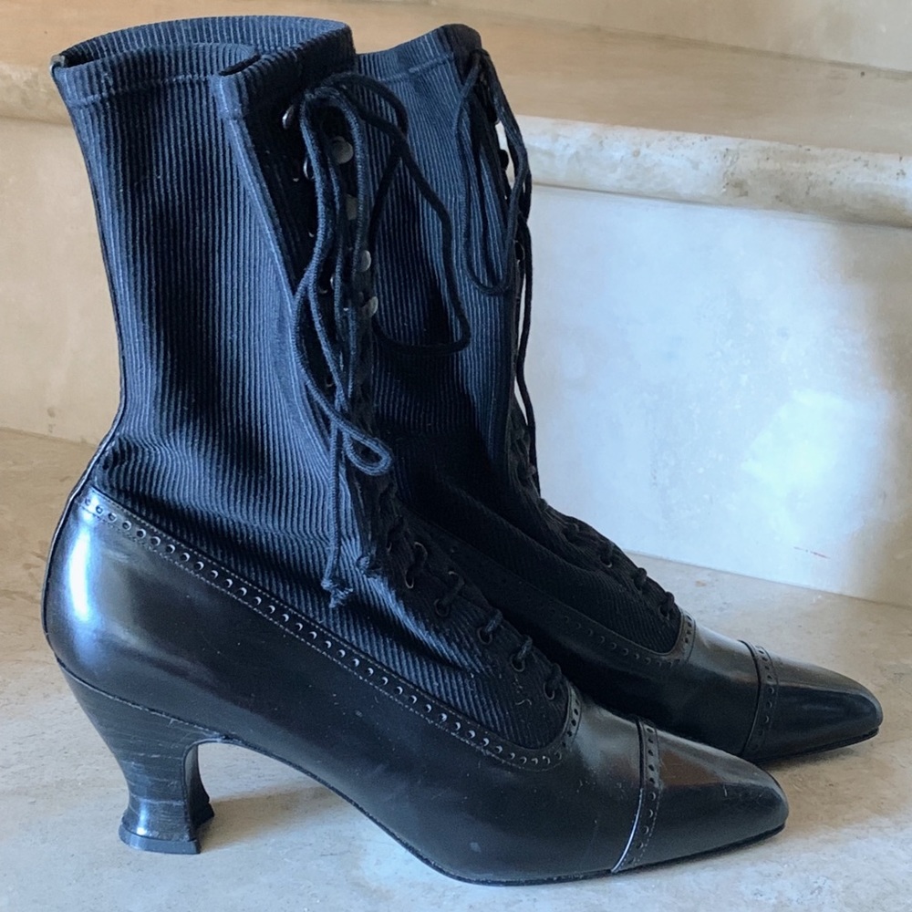 NEW STUART WEITZMAN HEELED BLACK VINTAGE BOOTS 🖤